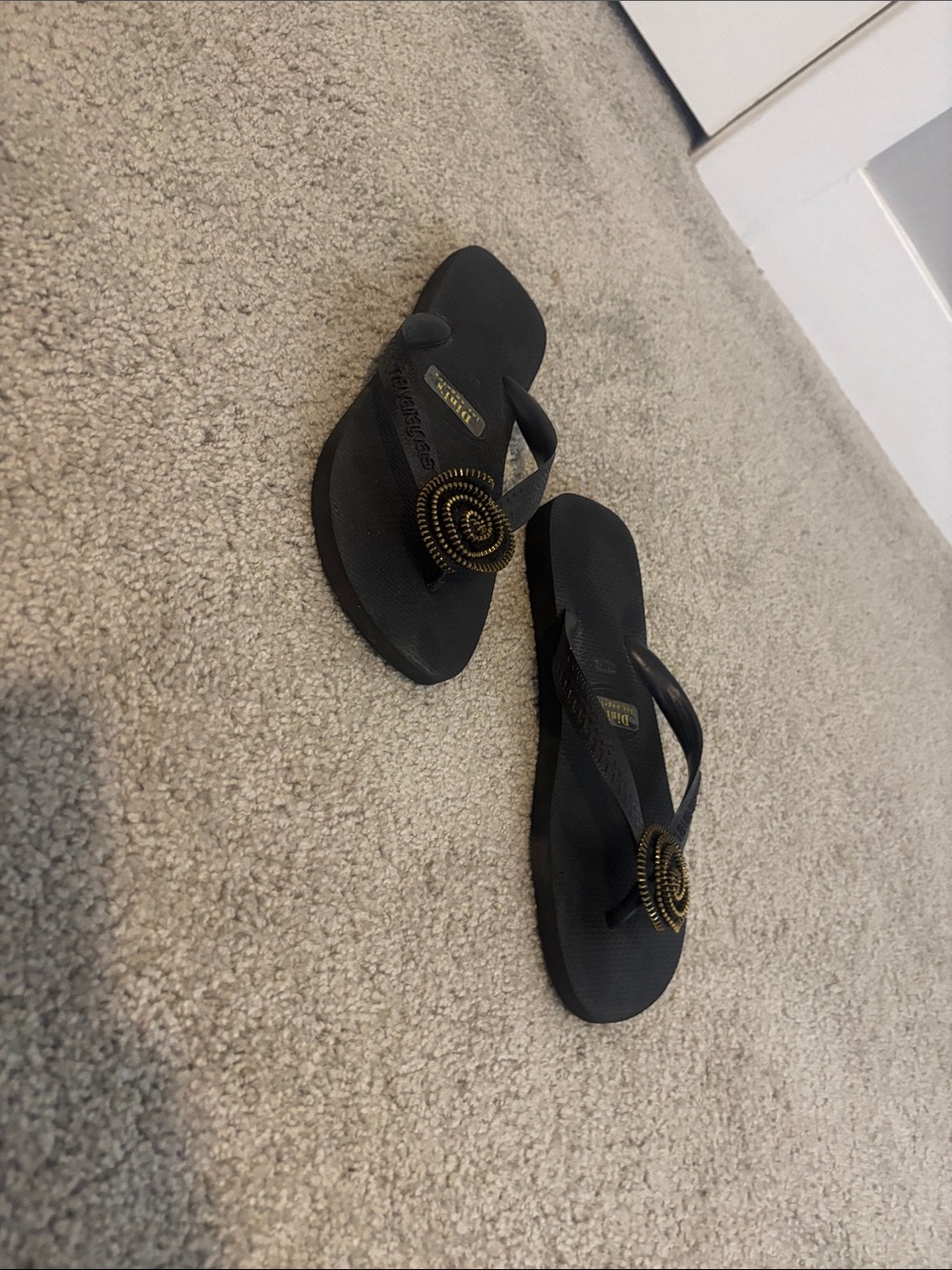 Havaianas Black Flip Flop Sandals with Gold Bead Medallion